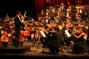 galeria: OSTP se apresenta no Theatro da Paz com pianista Fernando Calixto