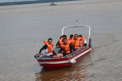notícia: Policiais civis e militares concluem curso de piloto de embarcação