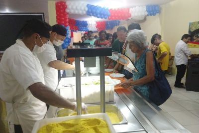 notícia: Restaurante Comunitário "Prato Popular" celebra 13 anos de funcionamento