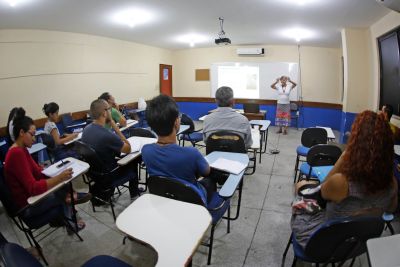 notícia: Escola de Verão inscreve gratuitamente para minicursos e oficinas