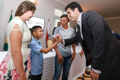 galeria: Estudante de Mãe do Rio recebe cheque moradia