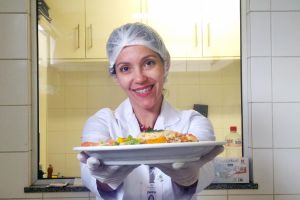 notícia: Alimentação saudável é forma de prevenir doenças, orienta nutricionista