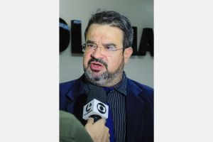 galeria: Polícia Civil prende acusado de arrombar veículos com aparelho bloqueador