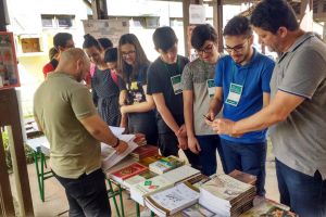 notícia: Ação literária da Imprensa Oficial atrai estudantes e profissionais da UEPA