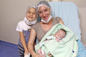 galeria: Iniciativa humanizada possibilita visita de irmãos na Unidade de Cuidados Intensivos do HMIB