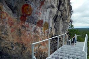 notícia: Condutores de visitantes do Parque Estadual Monte Alegre recebem uniformes