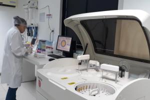 notícia: Laboratório do HJB recebe certificado de qualidade nos serviços 