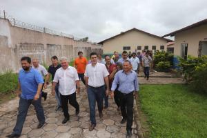 notícia: Governo garante recursos para conclusão do hospital de Mojuí dos Campos