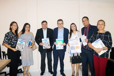 notícia: Imprensa Oficial entrega à OAB cartilhas de combate à violência sexual no Marajó