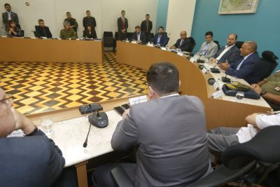 notícia: Governo anuncia nomeação de agentes penitenciários e transferência de presos