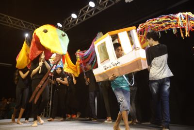 galeria: Crianças da plateia viram protagonistas durante espetáculo na Feira do Livro