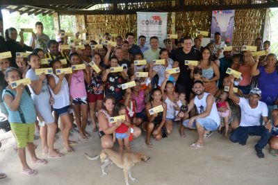 notícia: Cohab entrega mais de R$ 270 mil em cheque moradia para famílias indígenas