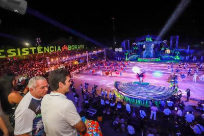 galeria: Batalha entre os botos encanta plateia que esteve no Sairódromo, em Santarém - Cor de Rosa