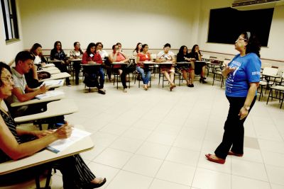 notícia: Educadores municipais discutem estratégias para alfabetização
