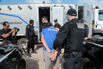 notícia: Governo transfere detentos envolvidos em mortes no presídio de Altamira 