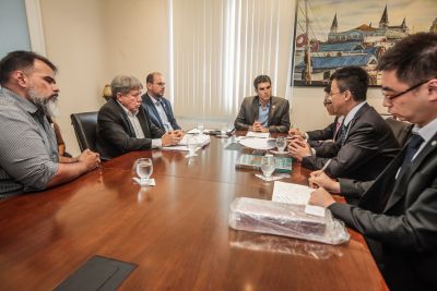 notícia: Governo busca parceria com investidores chineses 