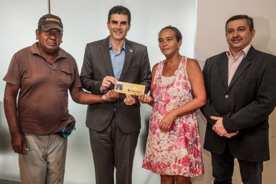 notícia: Estado garante cheque moradia para família reconstruir casa e preservar sua história