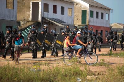 notícia: Segup realiza operação de reintegração de posse em conjunto habitacional em Ananindeua