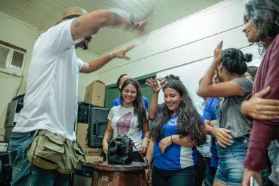 notícia: Jovens do bairro da Cabanagem comentam experiências após oficina de fotografia digital