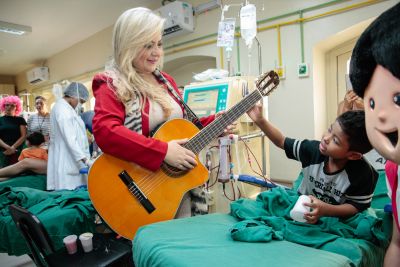 galeria: Pacientes da Santa Casa recebem livros de tripulantes do Navio-Livraria Logos Hope