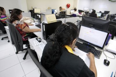 notícia: Governo do Estado reúne com representantes sindicais 