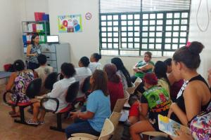notícia: Palestra mostra vantagens de bons hábitos alimentares para moradores do Aurá