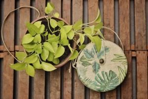 notícia: Bolsas e chapéus inspirados no universo campestre estarão em exposição