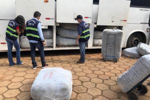notícia: Sefa faz nova apreensão de roupas no Itinga
