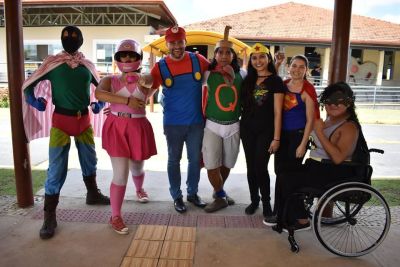 galeria: Colaboradores de Centro de Reabilitação se fantasiam de super heróis para atender usuários