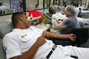 notícia: Militares da Marinha doam sangue para regularizar estoque do Hemopa