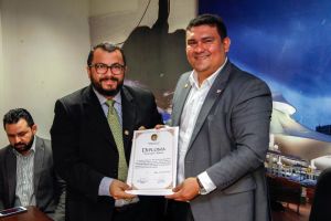 notícia: Adepará é homenageada pelo trabalho de combate à mosca da carambola