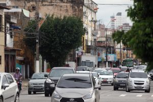 notícia: Veículos com finais de placa 04, 14, 24 e 34 devem ser licenciados até sexta (17)
