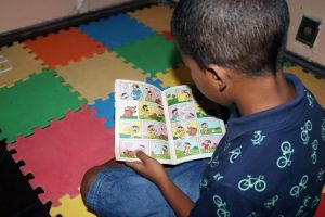 notícia: Pacientes com HIV/Aids recebem espaço de leitura do Livro Solidário