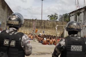 notícia: Polícia apreende celulares, armas e drogas em presídios durante operação simultânea 