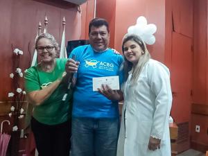 notícia: Pacientes sem voz recebem laringes eletrônicas de projeto