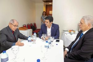 notícia: Governador recebe secretário especial da presidência e discute obras de infraestrutura