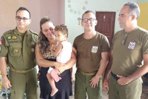 notícia: Policiais militares agem rápido e salvam vida de criança em Santarém