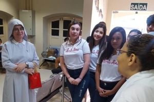 notícia: Familiares de crianças atendidas na Santa Casa recebem cestas de alimentos