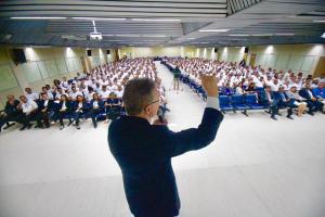 notícia: Aula magna inicia a formação de mais 500 agentes prisionais