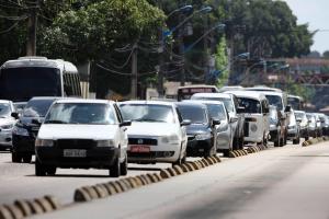 notícia: Licenciamento para veículos com placas de finais 43, 53 e 63 vai até sexta (26)
