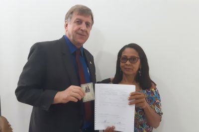 notícia: Vítimas de incêndio em Belém recebem benefício do Estado