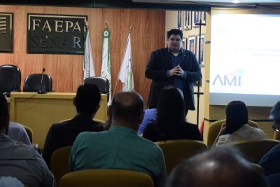notícia: Debate sobre a cadeia produtiva do açaí encerra Semana de Ciência e Tecnologia