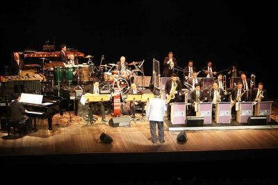 notícia: Amazônia Jazz Band apresenta concerto dançante em clima de verão