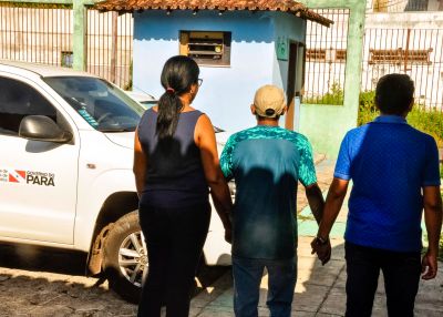 notícia: Indígena volta à aldeia após 12 anos longe da família