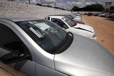 notícia: Detran fará três leilões para arremate de quase mil veículos