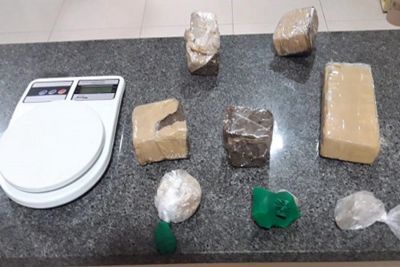 notícia: Trio é preso por tráfico de entorpecente e associação ao tráfico