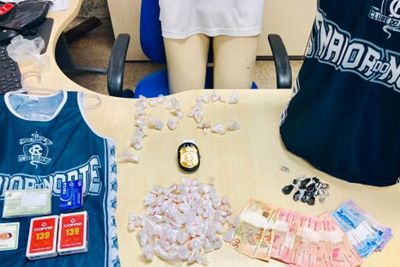 notícia: Polícia prende acusados de tráfico de entorpecente em loja de torcida organizada
