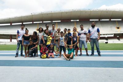 notícia: Crianças de Ananindeua atendidas pela ParáPaz conhecem o Mangueirão
