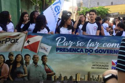 notícia: Ação da Seduc reúne alunos e professores de escolas da Terra Firme