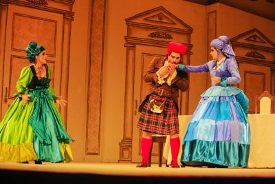 notícia: Cenário e figurino dão nova perspectiva visual à primeira ópera do Festival
